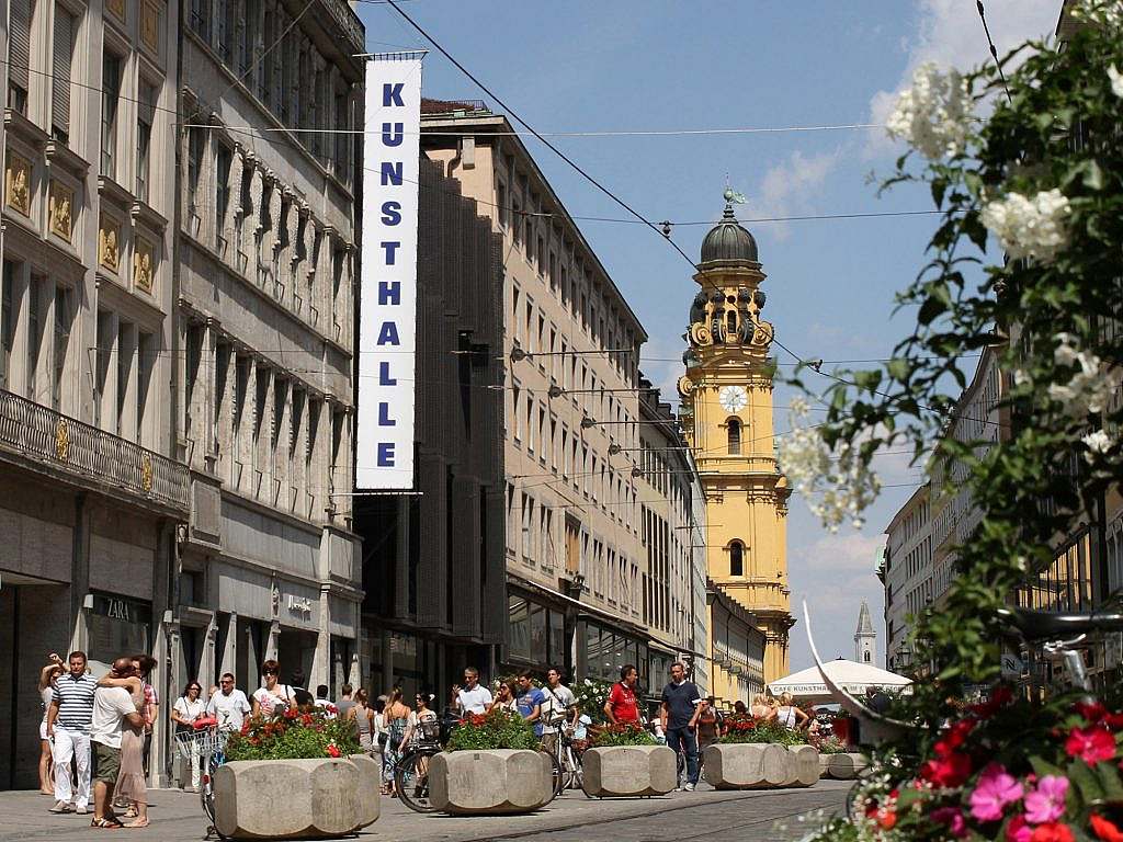Art gallery by day with several people in front of it