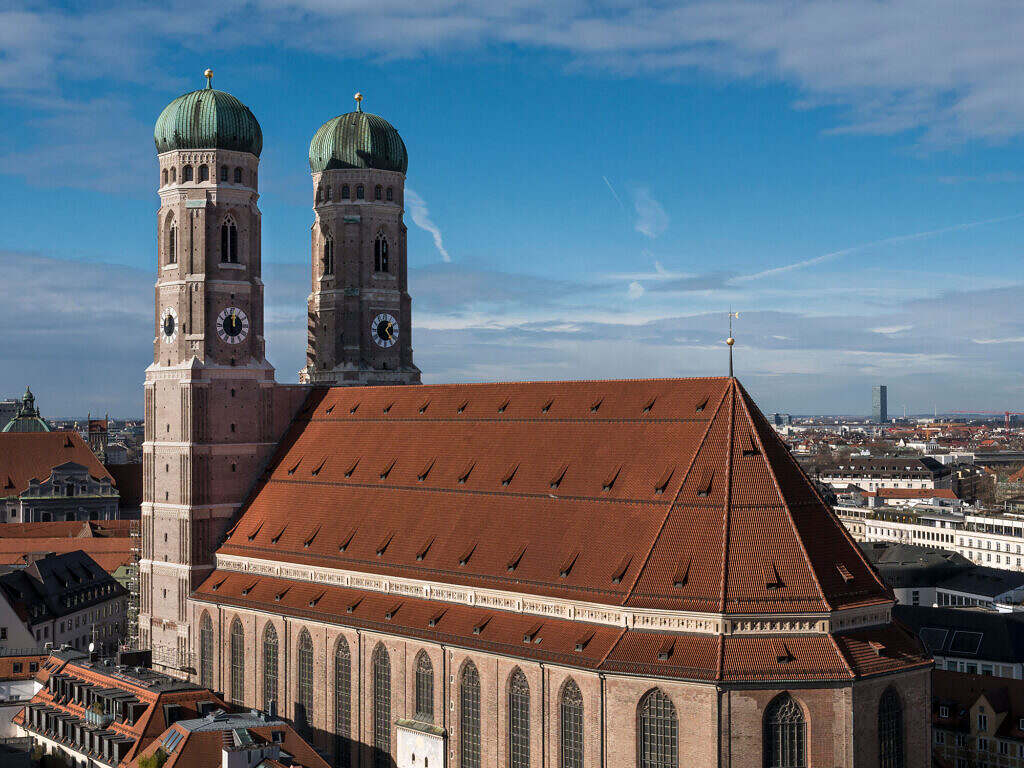 Frauenkirche mit ihren zwei Zwiebeltürmen