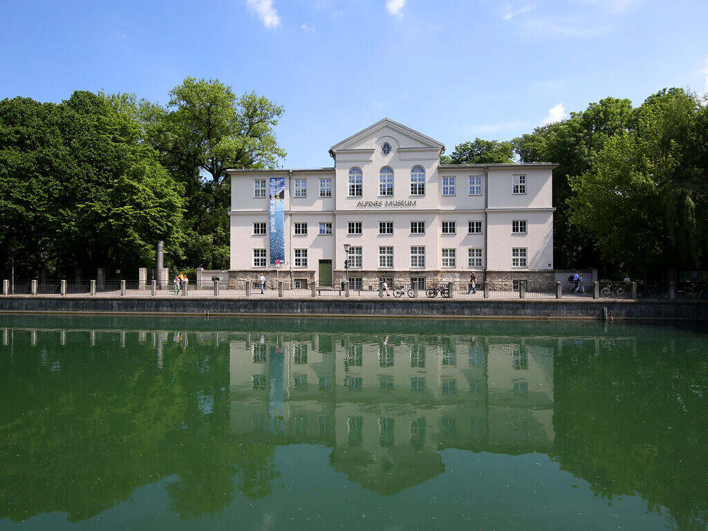 Alpine Museum with the Isar in front