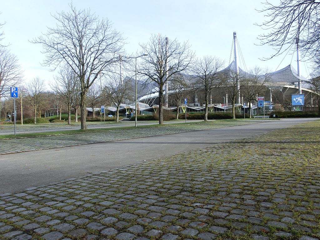 Behindertenparkplätze im Block 9