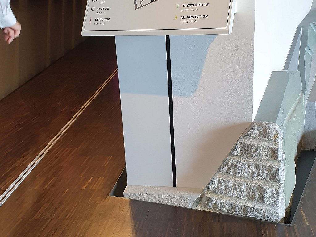 Tastmodell in jedem Stockwerk