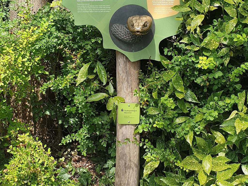 Snake tactile station