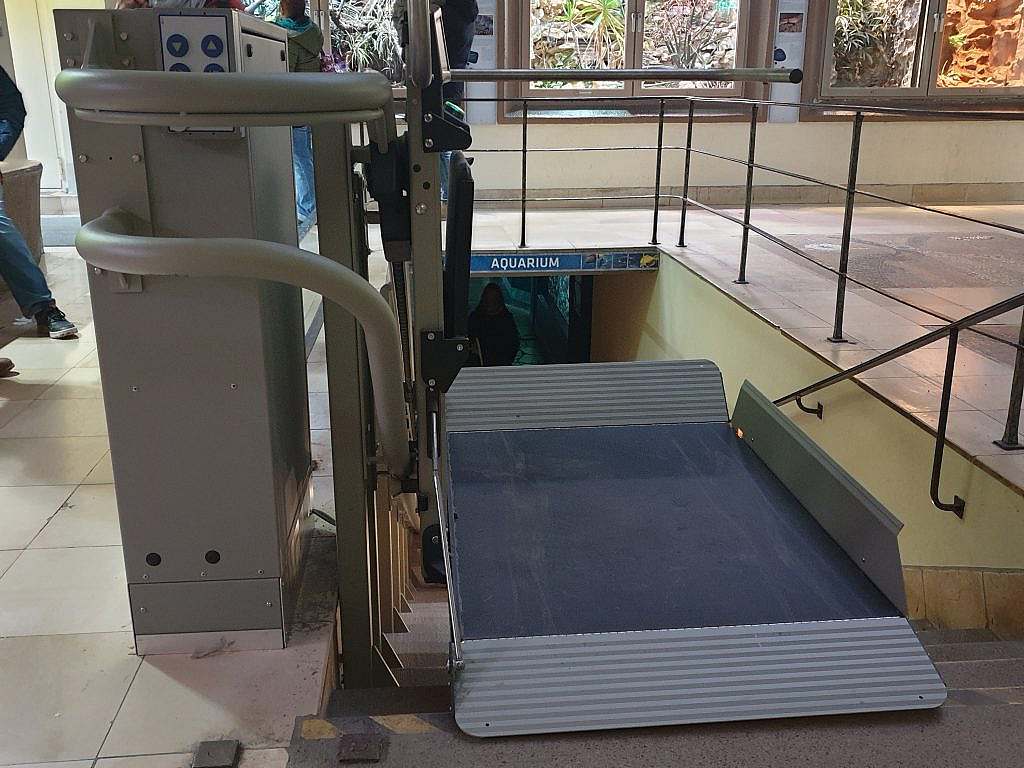 Stairlift in the aquarium