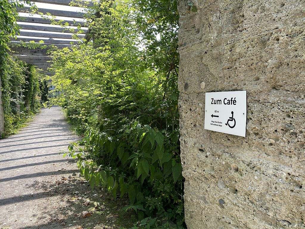 Signposted, level paths to the café with distance information
