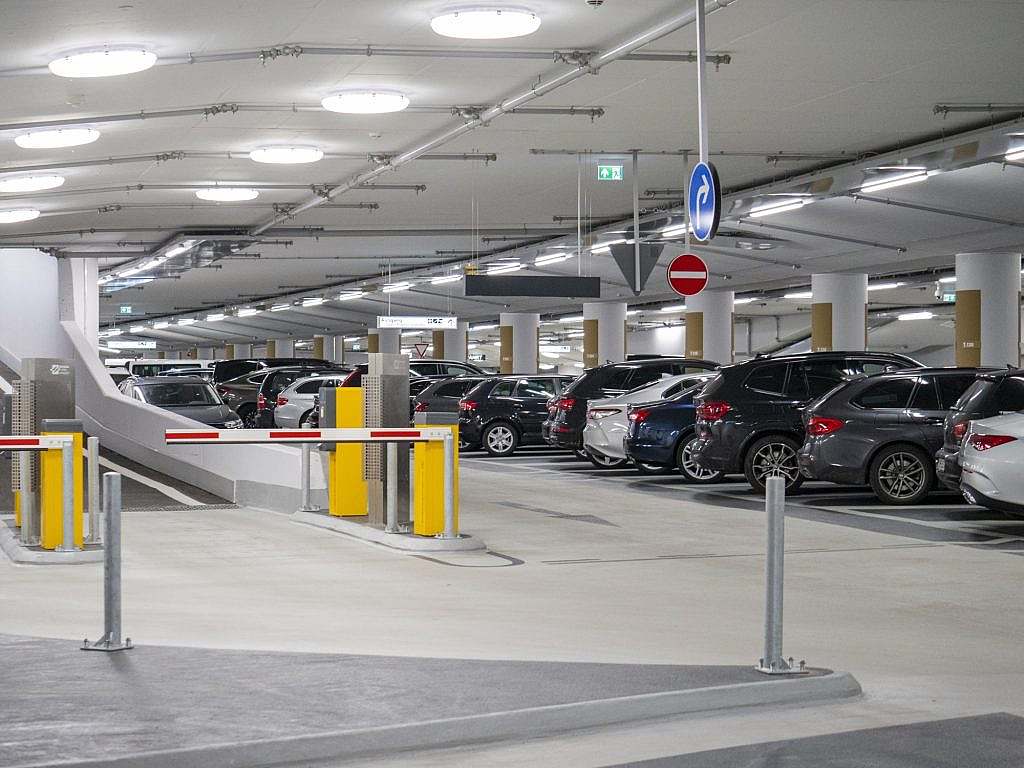 Multi-storey car park on Thomas-Wimmer-Ring